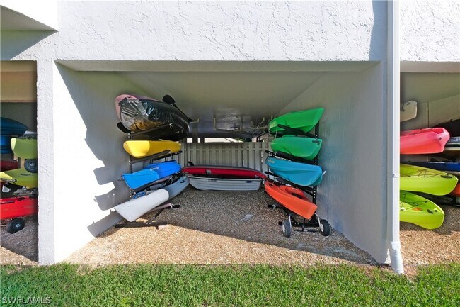 Building Photo - 12945 Vanderbilt Dr