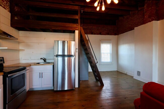 Building Photo - 343 N Mulberry St