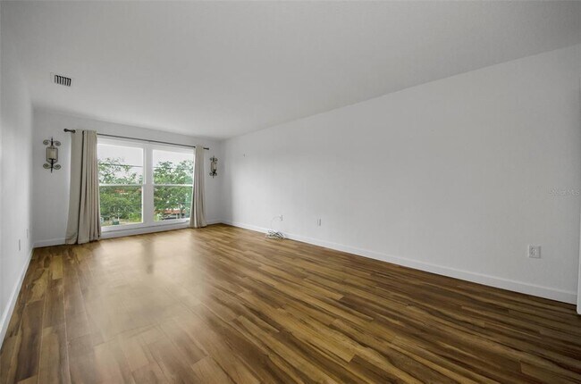 Building Photo - 2700 Bayshore Blvd