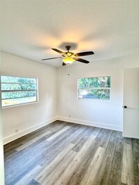 Building Photo - 708 SE 6th Ct