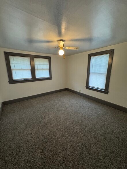 Building Photo - 328 E Lucius Ave