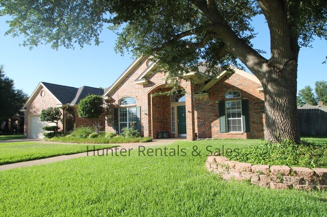 Building Photo - Country Trails Gem with a Pool Made for Te...