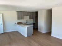 Building Photo - 3BD/2BA APARTMENT - UPSTAIRS UNIT