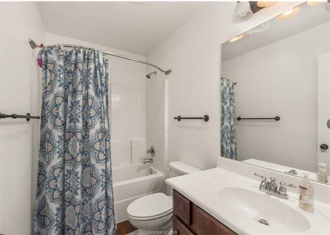 Building Photo - 915 Emerald Dove Ave