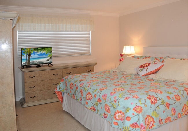 Building Photo - 3216 NE 13th St