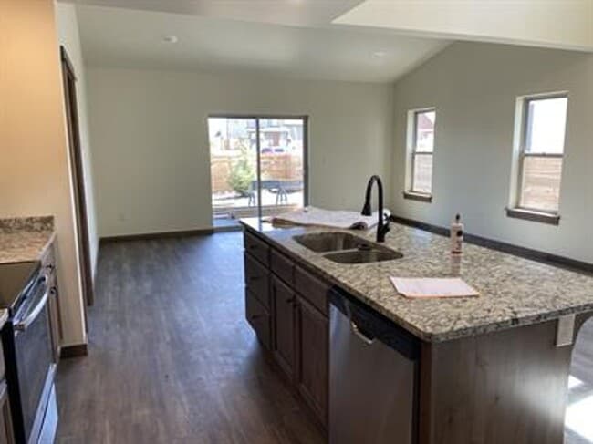 Building Photo - Spacious and Nicely Finished Townhome in Bozeman
