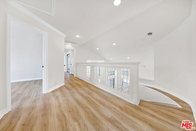 Building Photo - 5532 Angelus Ave