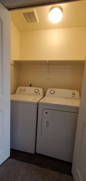 Washer and dryer - 4355 24th Street Rd