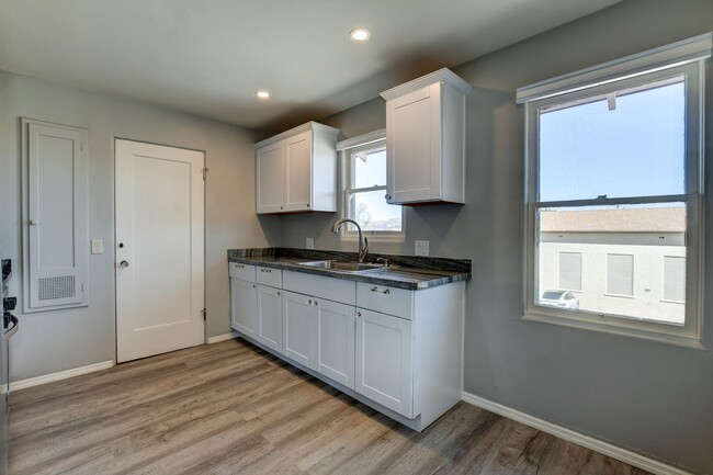 Building Photo - 108 N Mt Vernon Ave