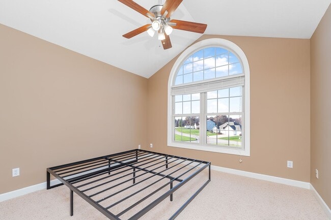 Building Photo - Five Bedroom Home in Kalamazoo