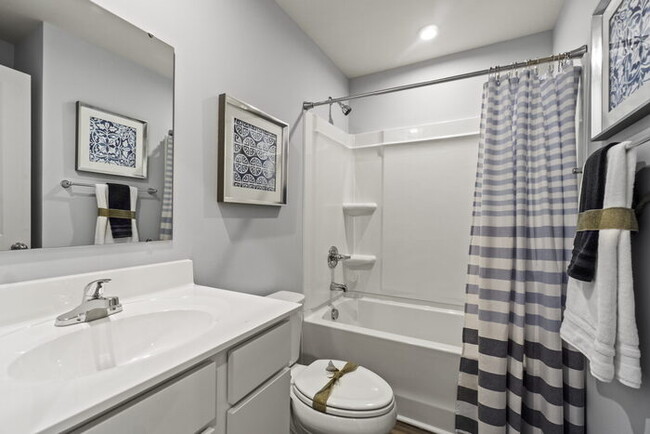 Building Photo - 3 bedroom 2.5 Bath Unfurnished Townhome fo...