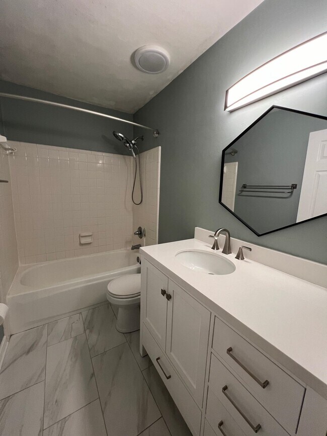 Building Photo - 3007 Richview Park Cir W