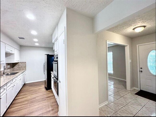 Building Photo - 9110 Gustine Ln