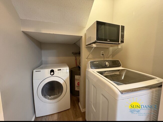 Building Photo - Gorgeous 3 Bedroom Home in Fort Walton Beach-near Hurlburt Field!