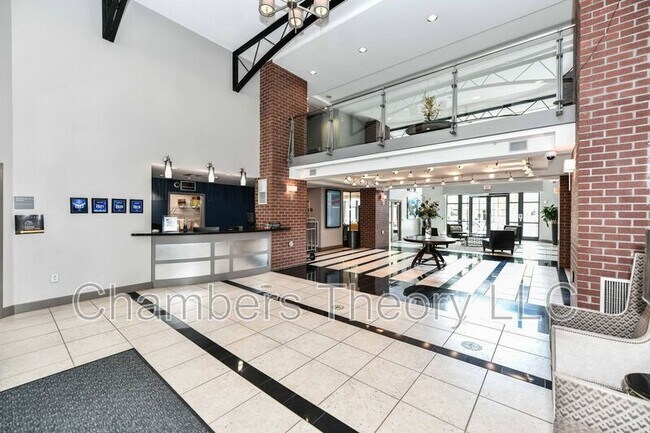 Building Photo - 1021 N Garfield St