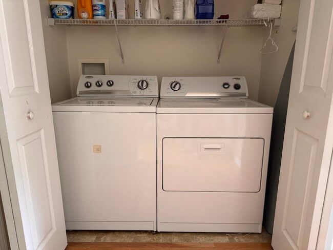 Building Photo - 26 Fowler St