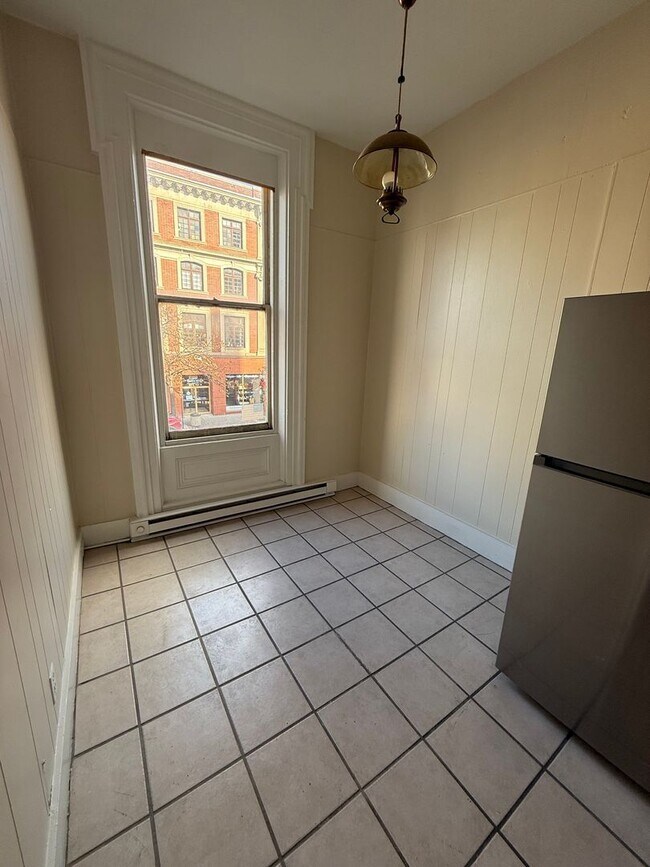 Building Photo - 32 W High St