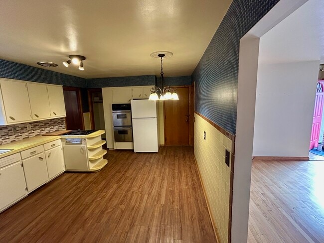 Building Photo - 245 Winchester Rd