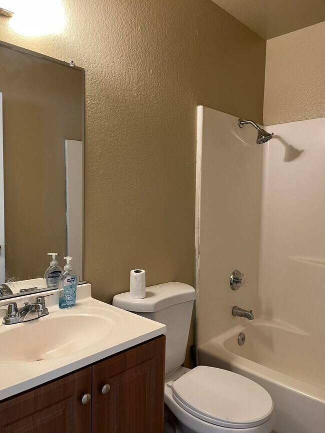 Building Photo - 10443 Cimerron Trail Dr