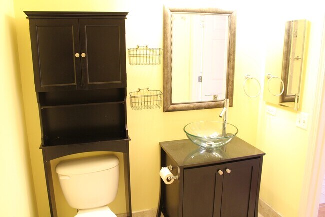 Building Photo - Luxury Condo 1 bed/1bath - 14th floor, Nice amenities, METRO!