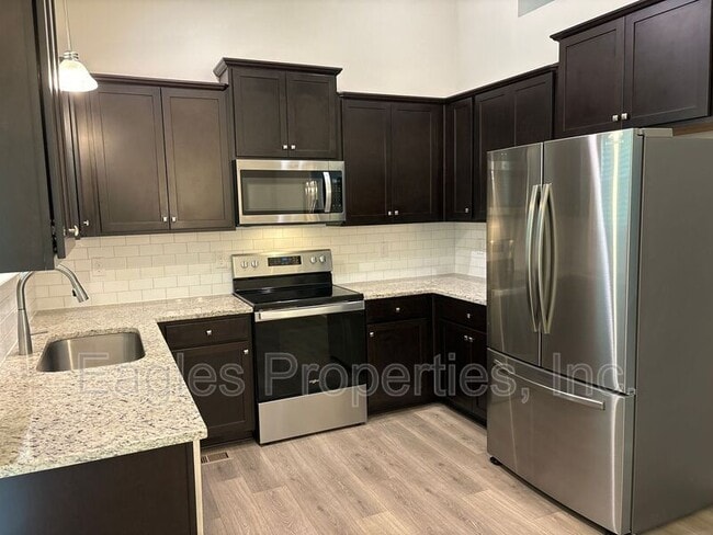 Building Photo - 106 Hawk Pl