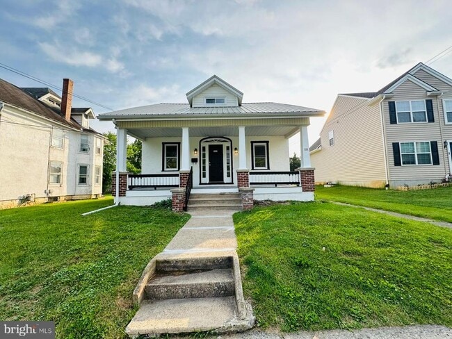 Primary Photo - 322 S 5th St