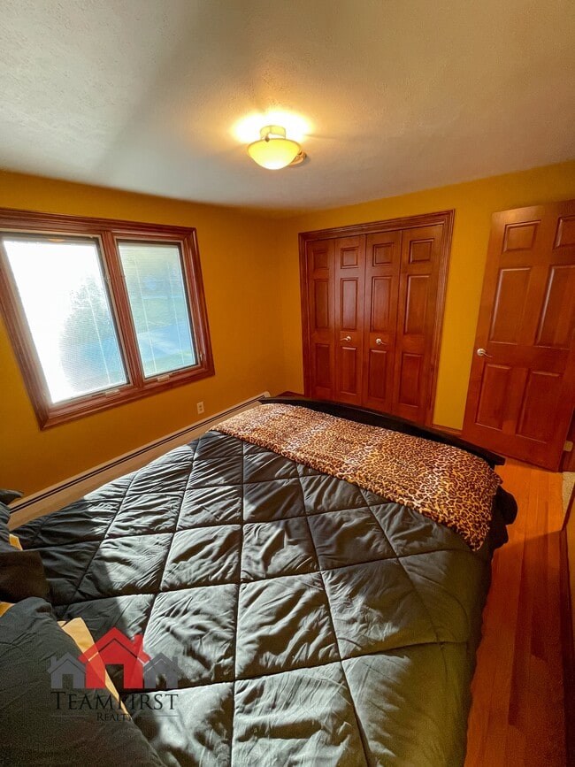 Building Photo - 910 Pine Ridge Dr