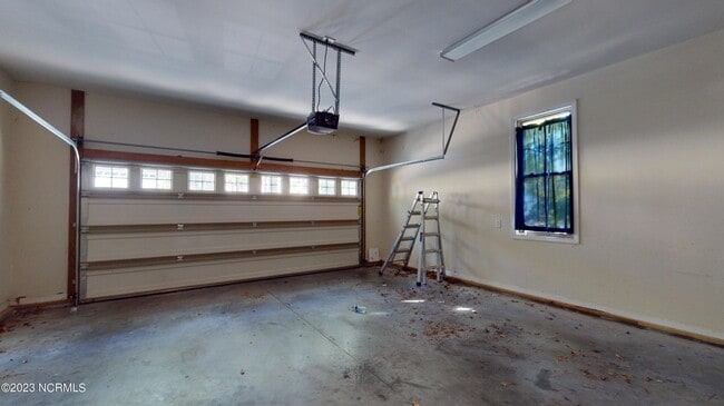 Building Photo - 45 Old Hunt Rd