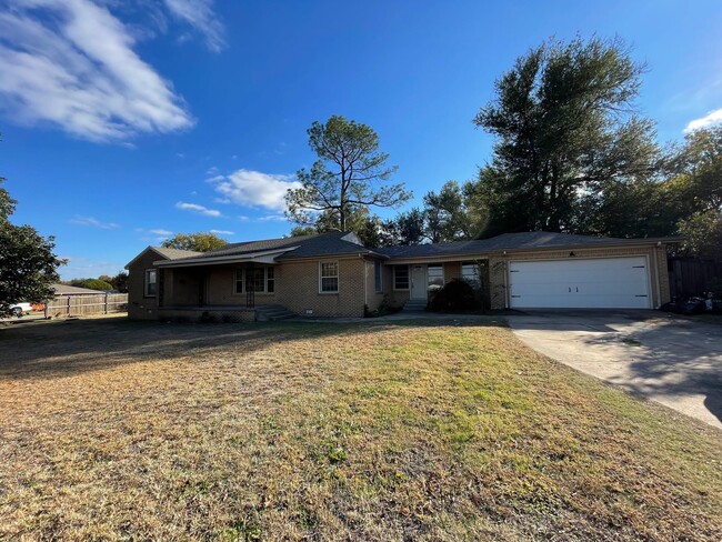 Building Photo - 1004 Cottonwood St