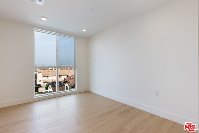 Building Photo - 8561 Belmont St