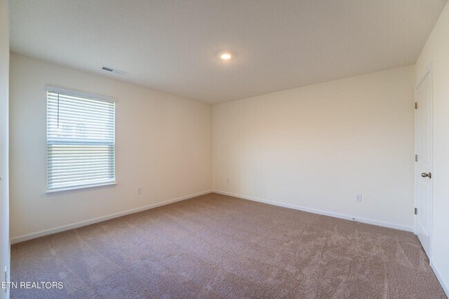 Building Photo - 322 Heritage Crossing Dr