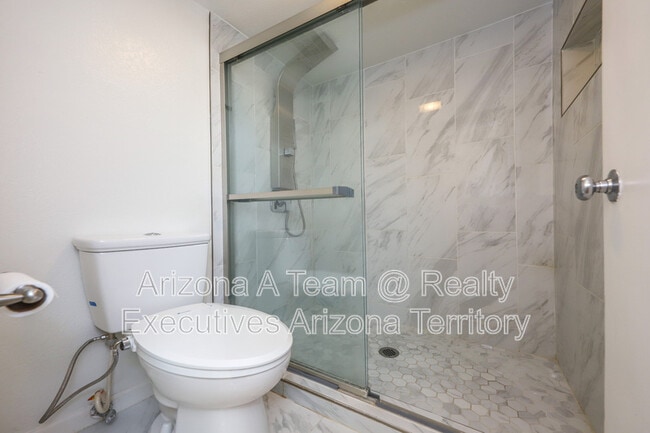 Building Photo - 5701 E Glenn St