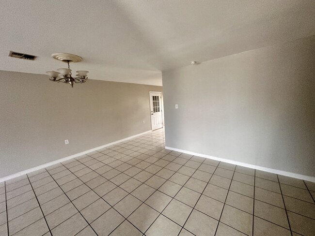 Building Photo - 3828 Clavel St