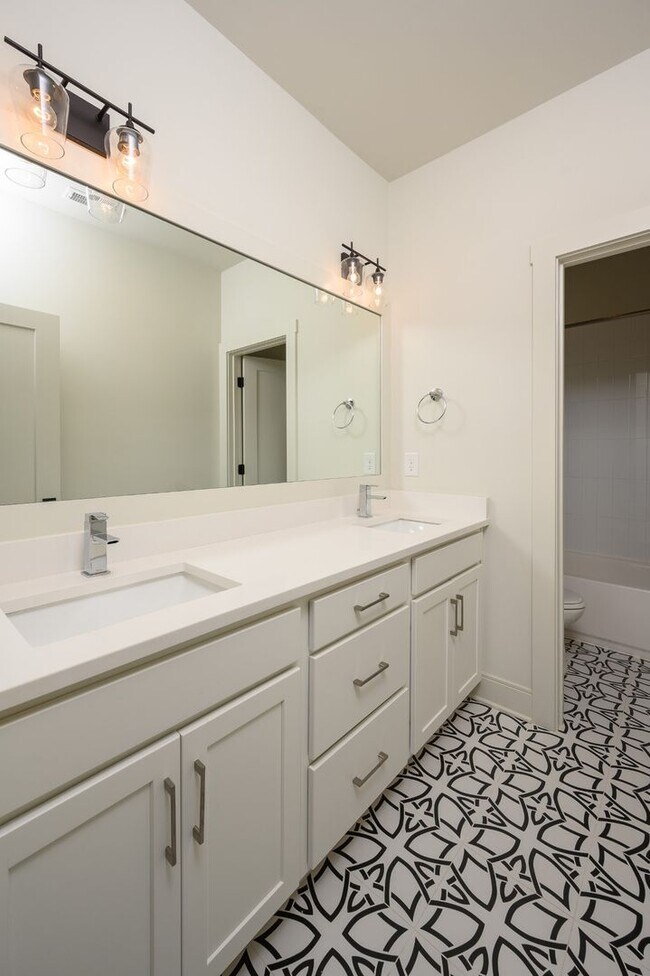 Building Photo - **LIKE-NEW, HIGH-END EXECUTIVE HOME WITH I...