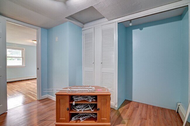 Building Photo - 30 Thayer Ave