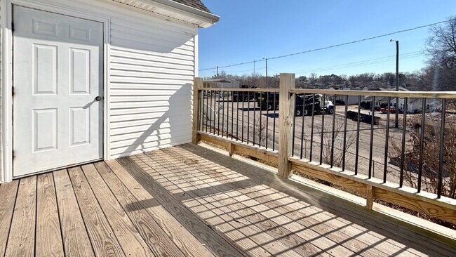 Building Photo - For Rent: 2BR, 1 1/2 BA condo, upstairs unit. Special: $400 off the first month for a lease that ...