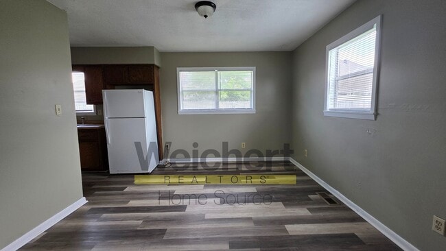 Building Photo - 3 bedroom, 2 bath Two-Story Home South Jonesboro