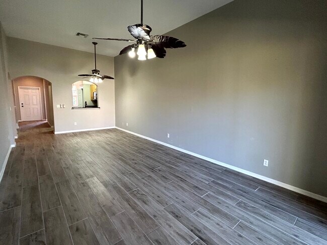 Building Photo - 7871 Lake Sawgrass Loop