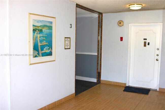 Building Photo - 13685 NE 10th Ave