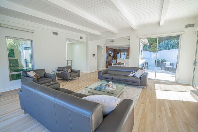 Building Photo - COMING SOON! 3 Bedroom Home for Rent in West Hollywood!