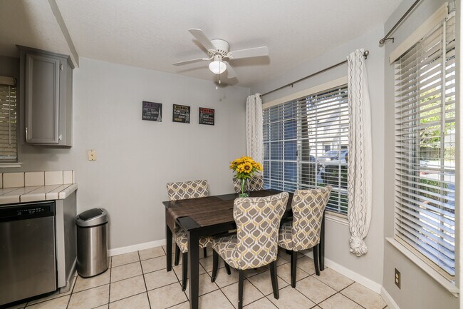 Building Photo - 43 Crystal Gate Ct