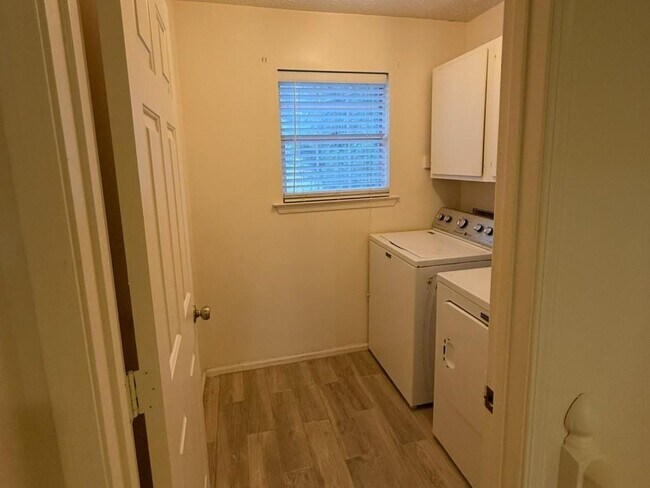 Building Photo - 4429 Coopers Creek Dr SE