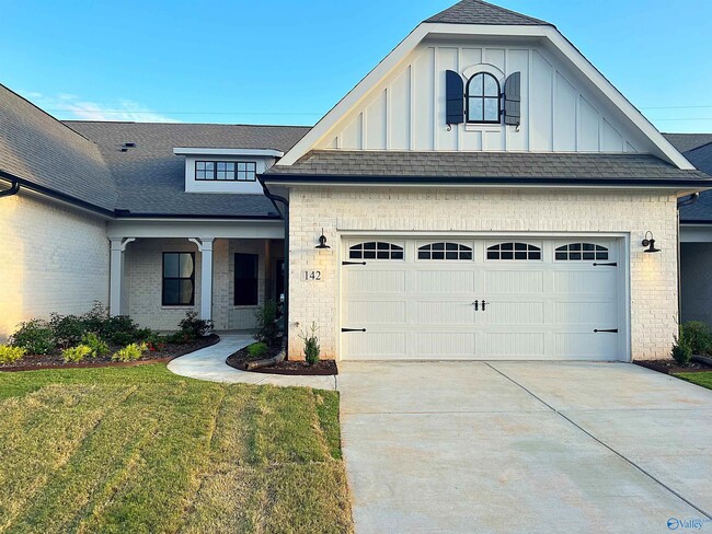 Building Photo - 142 Rugby Dr