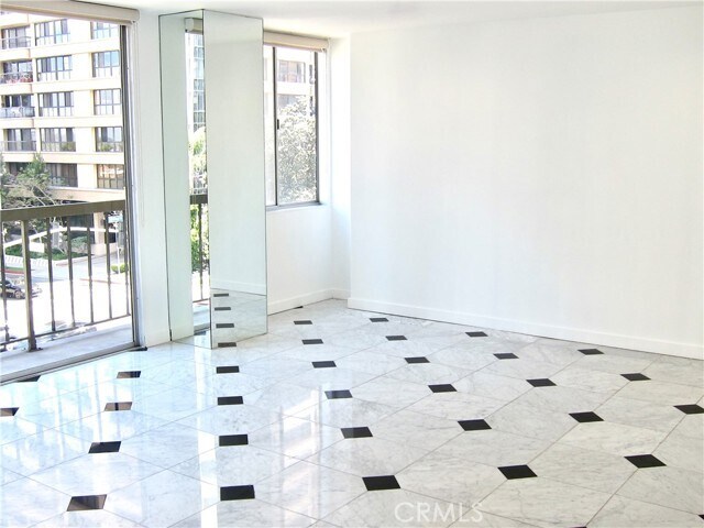 Building Photo - 10747 Wilshire Blvd