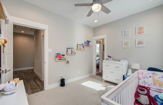 Building Photo - 1221 W Tidwell Rd