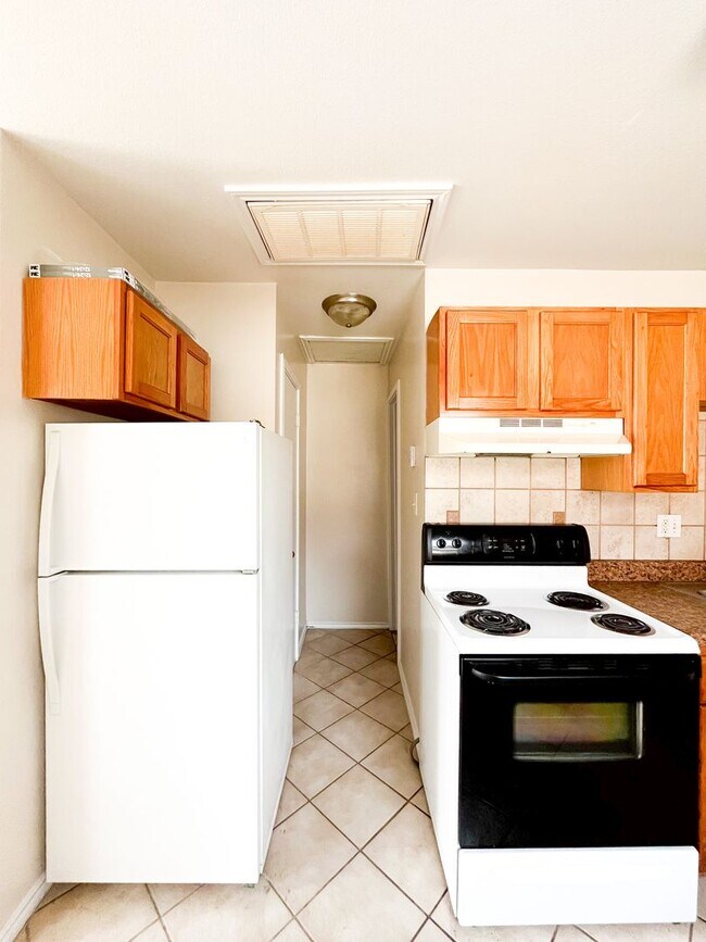 Building Photo - 211 W Bobwhite Ln