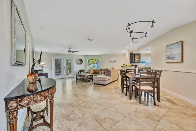 Building Photo - 2529 Croton Ave