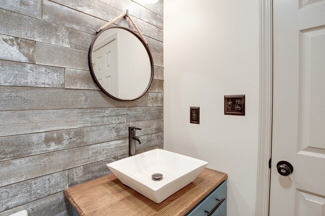 Building Photo - 12525 Indian Springs Rd