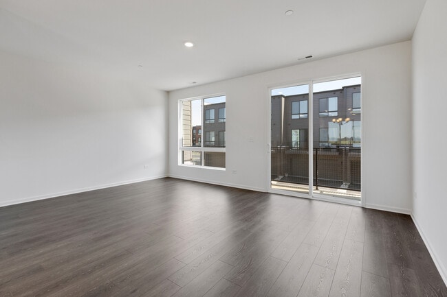 Building Photo - 1262 Lakepointe Dr