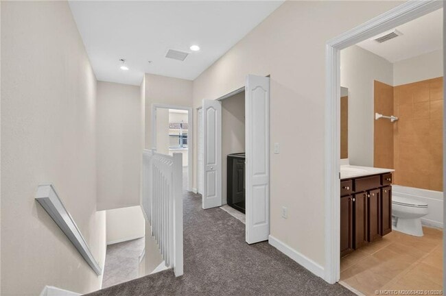 Building Photo - 9504 SW Otter Ln